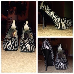 Charlotte Russe Glittery black & silver Heels