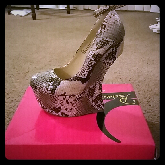 Wedge Shoe