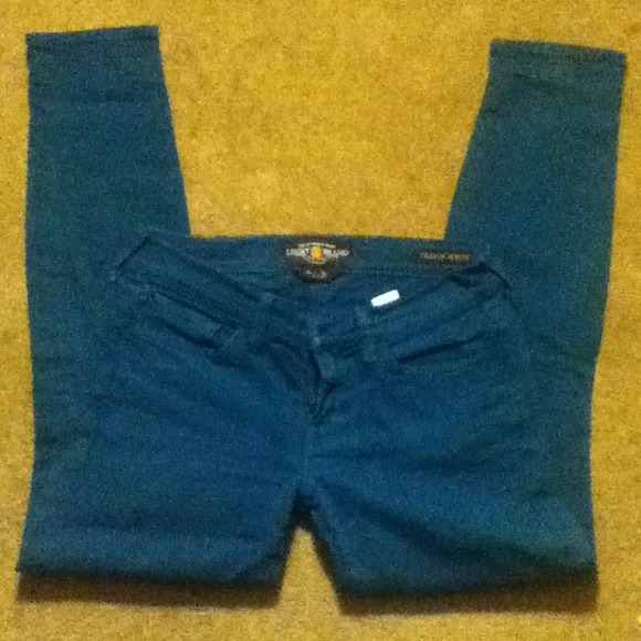 Like New Lucky Brand skinny jeans.