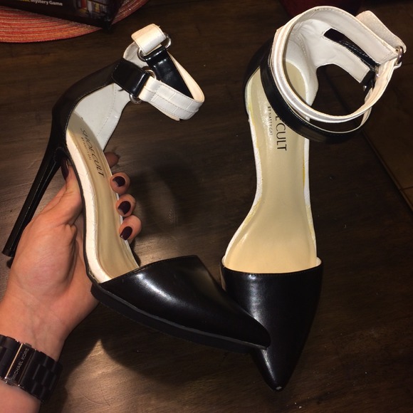 Beautiful ankle strap black pumps