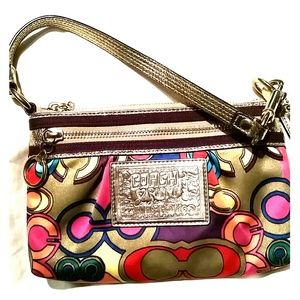 Coach Poppy pop c wristlet and pink earings