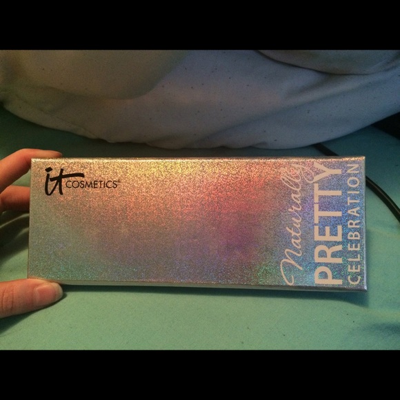 It cosmetics: naturally pretty pallete