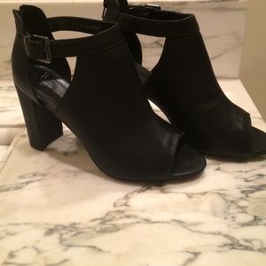 New Look open toed shoes with ankle straps