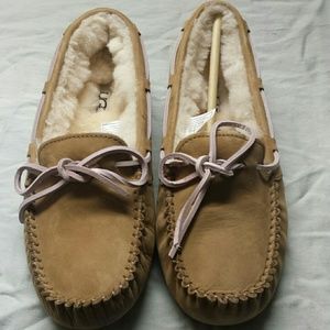 Ugg Dakota moccasins