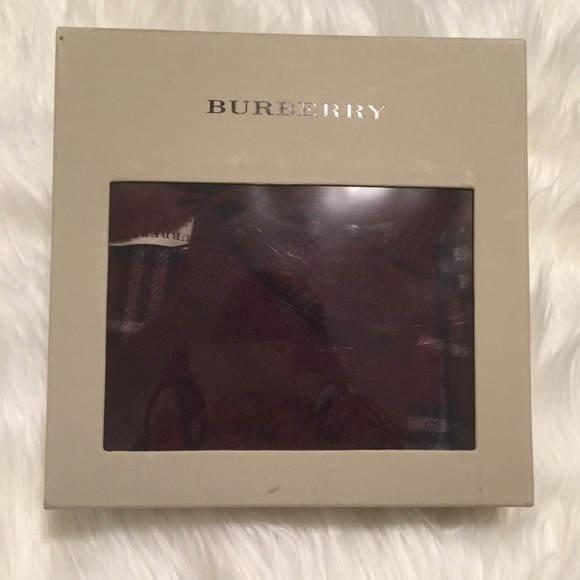 BURBERRY glove and scarf set