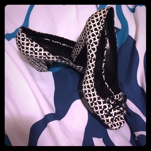 Coach pumps