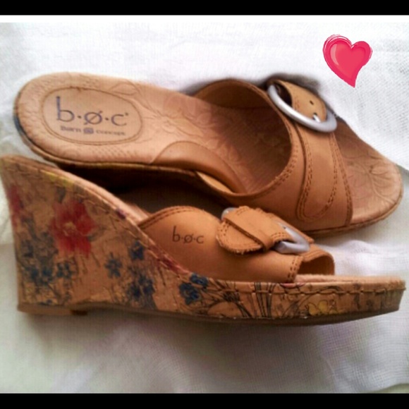 Adorable wedge slide on