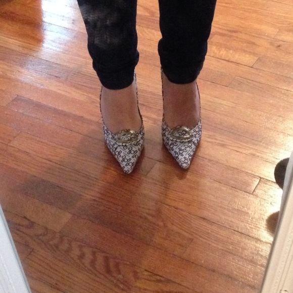 BCBG heels - Picture 4 of 4