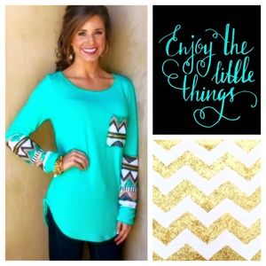 ❤️Aztec Glitter Top in Mint❤️