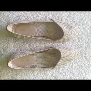 Beige shoes Charles David