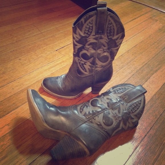 Grey cowgirl cowboy boots