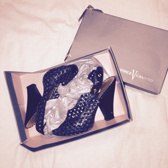 Vince Camuto heels - Picture 1 of 4