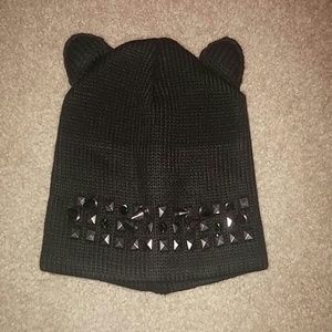 CUTE EAR BEANIE WITH SPIKES