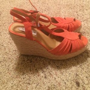 Steve Madden coral Marvilis wedges