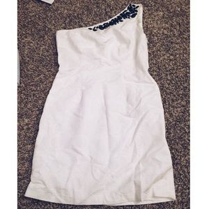 One-strap flattering dress