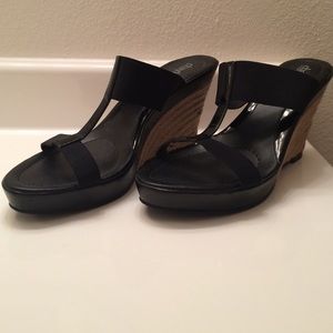 Black wedges
