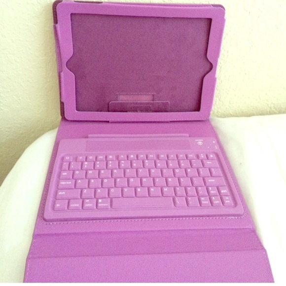 iPad keyboard case - Picture 1 of 2