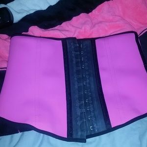 Ann chery waist trainer/clincher size 38