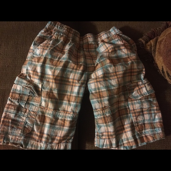 Quicksilver,cisco n oshkosh lot 3 shirts n 1short