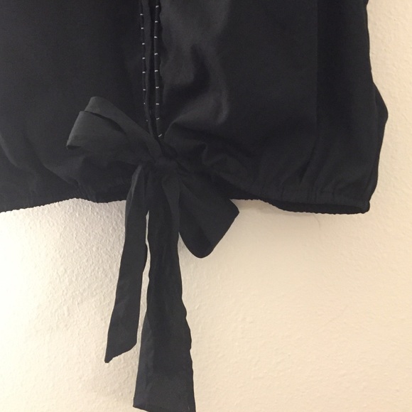 Black Guess top. Simple and sleek. - Picture 3 of 4