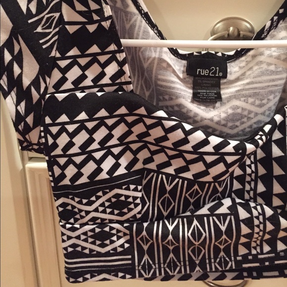 Tribal half top - Picture 2 of 3