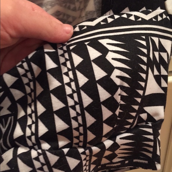 Tribal half top - Picture 3 of 3