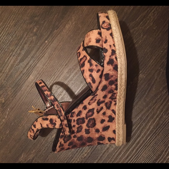 Leopard Sofia Vergara Wedges - Picture 3 of 4