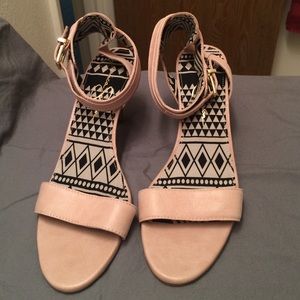 NWOT Soft Pink Jessica Simpson Heels