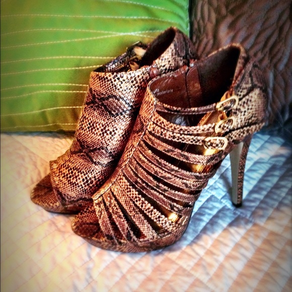 Shoe Dazzle Shoes - ❌bundled❌ gold brown snake strappy peeptoe bootie