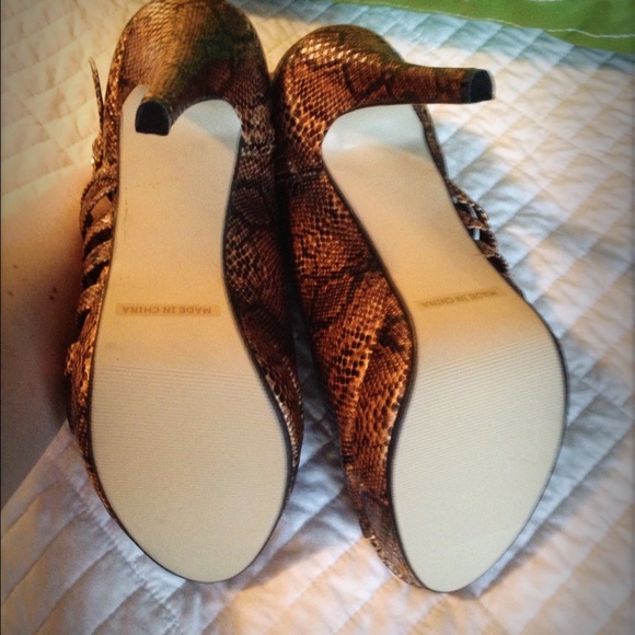 ❌bundled❌ gold brown snake strappy peeptoe bootie - Picture 2 of 2