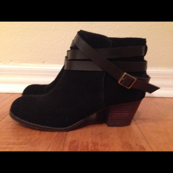 DV Black Booties