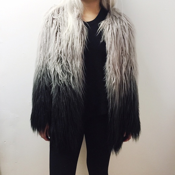 ⭐️SOLD⭐️Topshop Ombré Faux Mongolian Coat - Picture 3 of 3