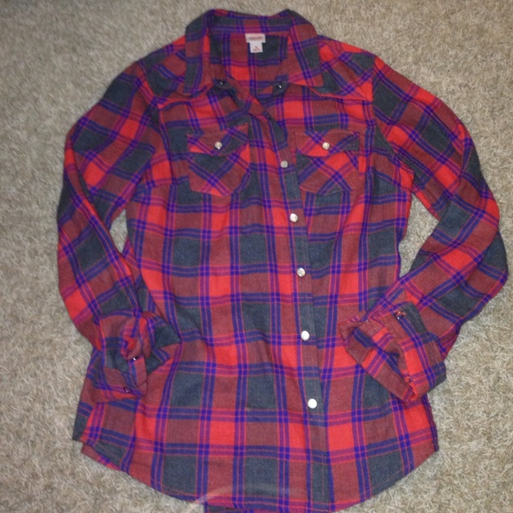 ❌SOLD IN A BUNDLE❌Plaid flannel