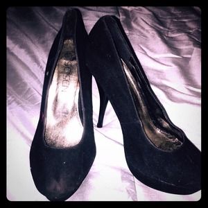 Black velvet w/thin heels
