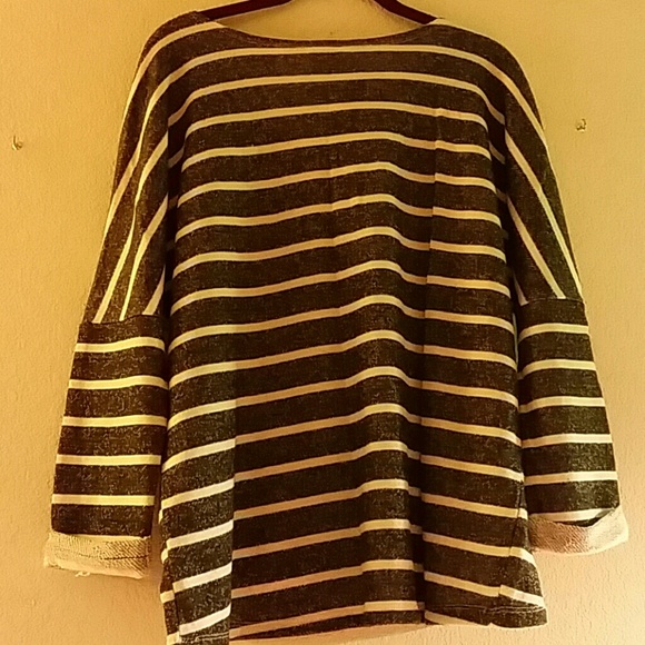 Macy's Rebel Sky beige/black sweater - Picture 2 of 2