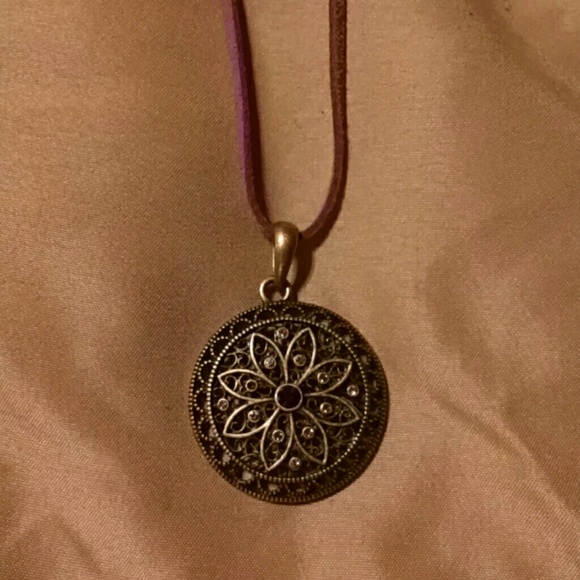 Necklace - Picture 2 of 3