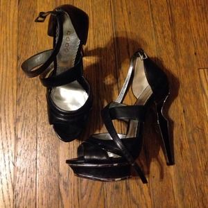 Bebe 4.5 inch high heel black size 7M