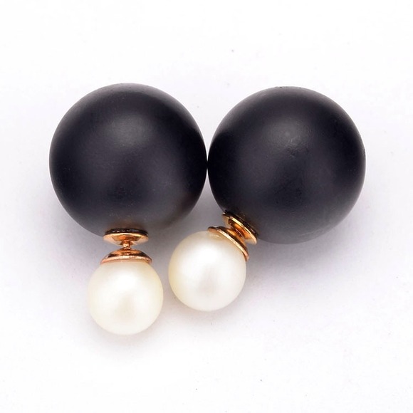 Jewelry - NEW. Double faced earrings. Black/White