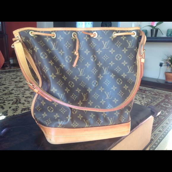 100%authentic Louis Vuitton shoulder bag