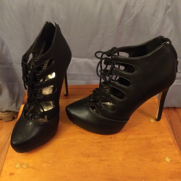 Mix No 6/ 8.5 Gabby Platform Bootie (NWOT) 👢