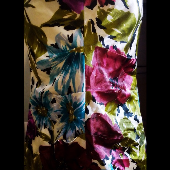 Floral Fitted Summer Dress - Picture 2 of 2