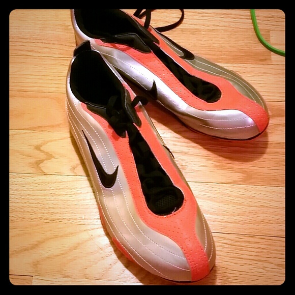Track shoes