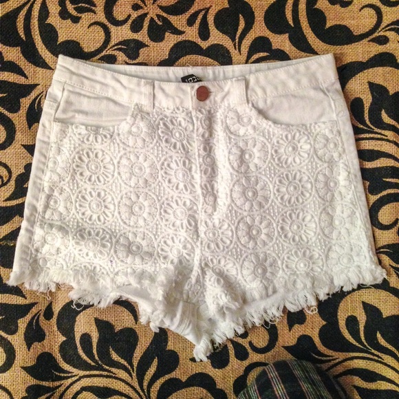 H&M High waisted white shorts