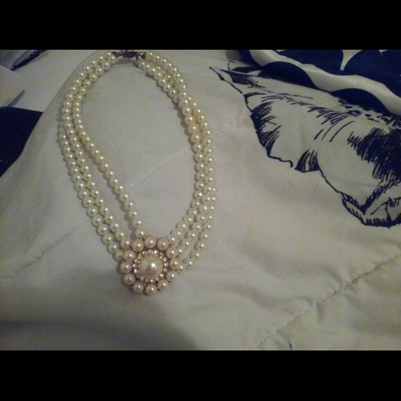 Classic yet but sexy. Great for the night or day.