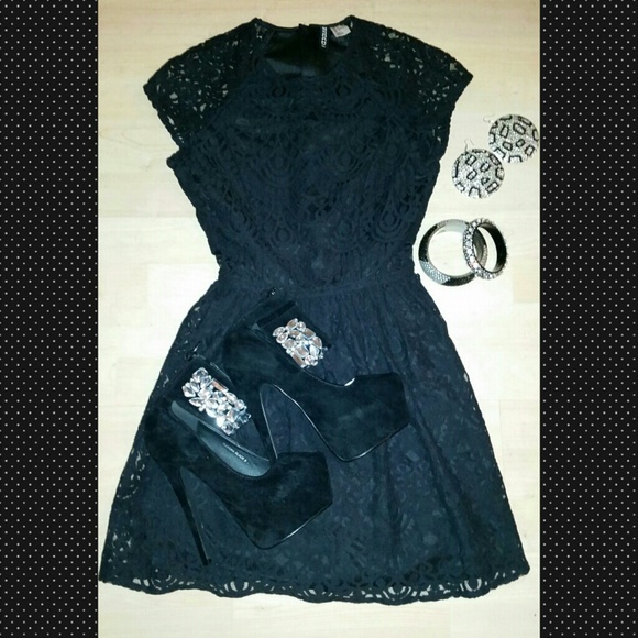 🎀BLACK SUEDE DIAMOND STRAP PUMP🎀