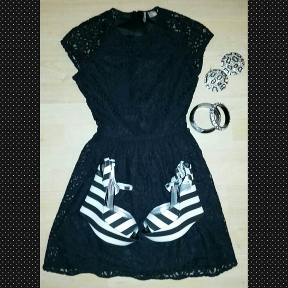 🎀BLACK AND WHITE STRIPE WEDGE🎀