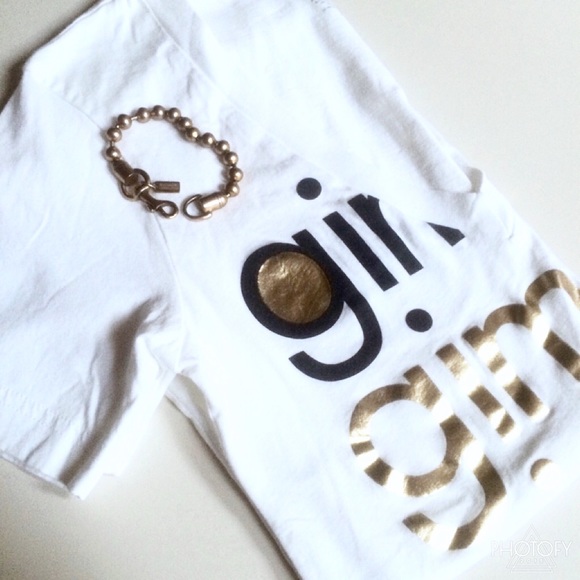 🌓✨•SOLD!!• Adorable Metallic Gold & black Tee - Picture 3 of 4