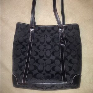 Comfortable authentic black COACH Signature Bag