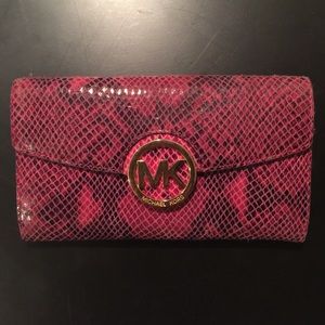 Michael kors pink and black leather wallet