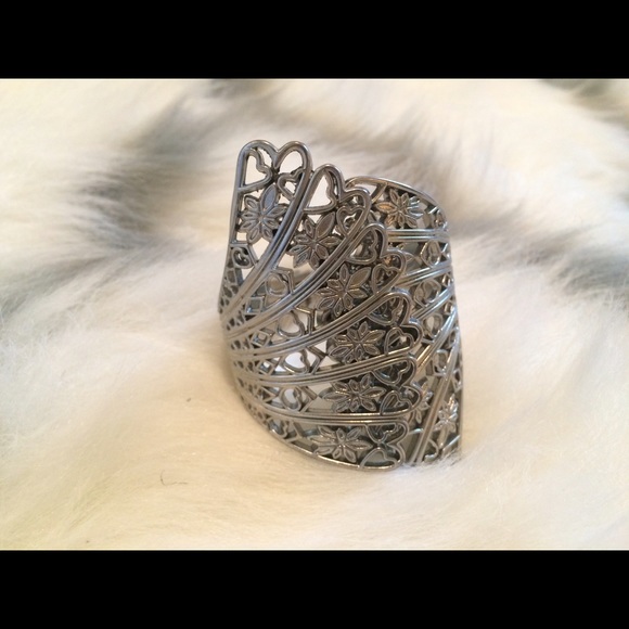 Silver fan style bracelet